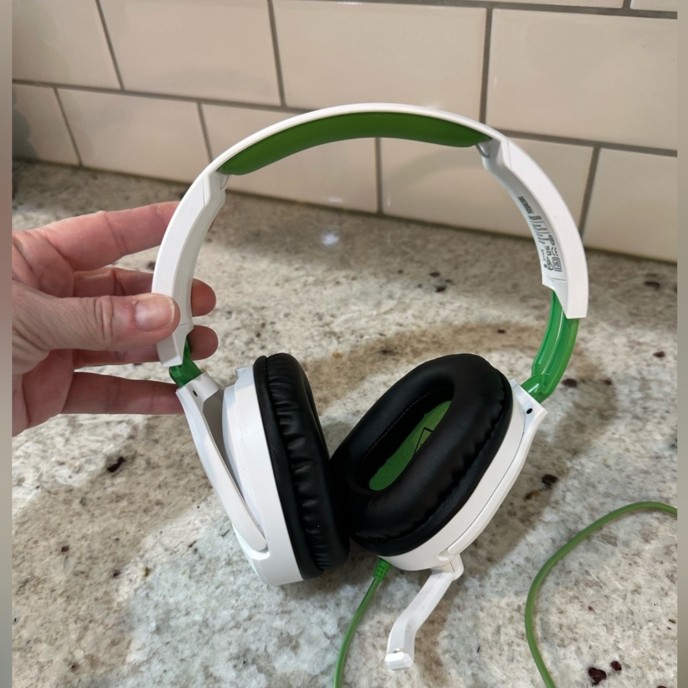 Turtle Beach Gaming Headset. White and green. Used a handful of times.